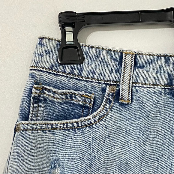 FOREVER 21 Trashed Distressed Concert Cut Off Mid Rise Slim Fit Shorts Size 28 - Picture 4 of 9